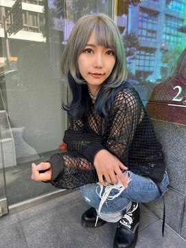 ファイブバイジエクト 堀江(FIVE by The Ect) ホワイトベージュ×インナーカラー×外ハネウルフツートンカラー