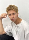 スパイキーショートアップバングブリーチカラー刈り上げフェード