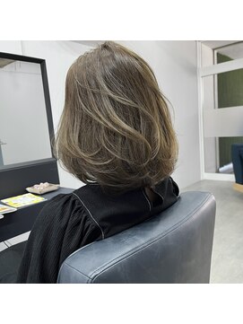 チーク(CHiiK) グレージュ（ハイライト履歴あり）