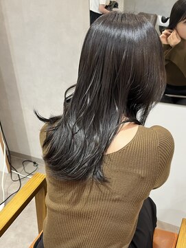 リタ(Lita.) グレージュ　暗髪　艶カラー