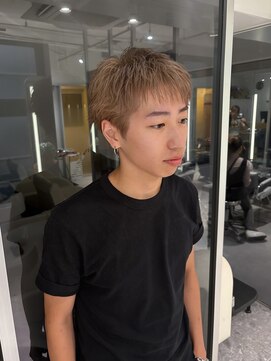 ユニック ウメダ(unique UMEDA) 明るすぎない落ち着きベージュ