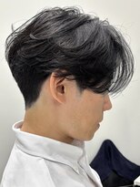 カルム(kalm)&nbsp;メンズセンターパートウルフセンターパートニュアンスパーマ襟足