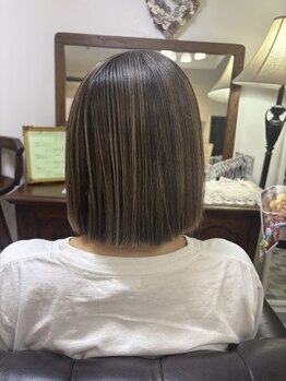 サロンアピス(salon APIS)の写真/プライベートサロンで叶う自然な柔らかさ。うねりやクセ改善で大人女性の理想の艶髪を目指す☆
