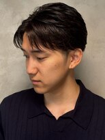 ディスイズバーバーサード(THIS IS BARBER 3rd)&nbsp;フェードカット センターパート 髪質改善 眉毛カット 20代 黒髪