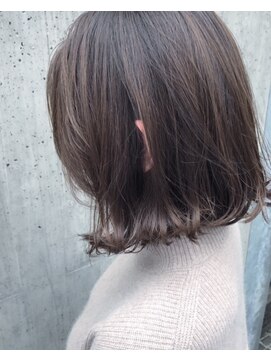 リマ(RIMA) 【RIMA】 切りっぱなし質感ボブ×抜け感ハイライト