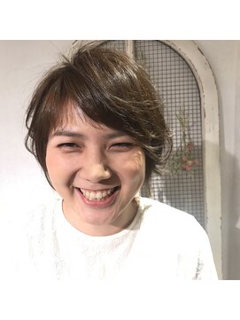 ロイジーヘアー(roijir hair) ふんわりショートボブ