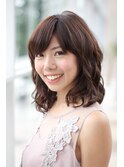 愛らしい大人女性のミディアムカール/ミスエッセンス竹下