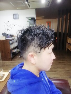 プラス(PLUS) かき上げメンズパーマ