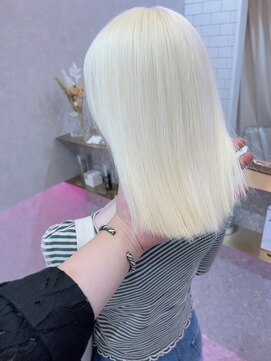 ロンド レア 天神大名店(Lond Le’a) ダブルカラーケアブリーチインナーカラーハイライトくびれミディ