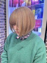 ヘアーアンドメイク ビス(HAIR&MAKE bis) 黒染めから作るホワイトベージュ/ハイトーン【久保田帆香】