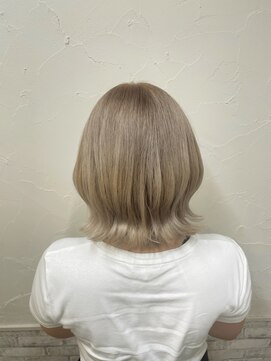 シュリット(schritt) ブリーチ2回プラチナブロンド渋谷　外ハネボブ韓国　YOSHITAKE