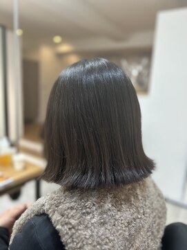 エフフォーユアヘアー(F for your hair) 切りっぱなしボブ、オリーブカラー
