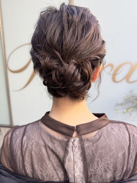 ティエラ 原宿 表参道(Tierra) 〈Tierra毛利仁美〉ドレスにも和装にも合うシニオンヘア