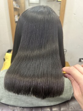 アンフィサンクミル 銀座(AnFye cinq mille) 【髪質改善】で艶髪に変身【縮毛矯正】【髪質改善】【縮毛矯正】