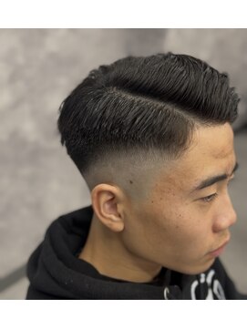 段 漢の中の漢のbarberスタイル