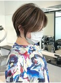 ナチュラルに馴染むグレイカラーショート