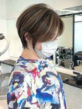 hair salon Heir【4月19日NEW OPEN(予定)】 ナチュラルに馴染むグレイカラーショート
