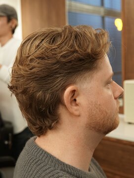 ザチョップショップ キチジョウジ(THE CHOP SHOP KICHIJOJI) テーパーフェードカットセンターパートシェービング吉祥寺理容室