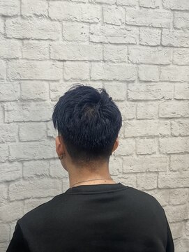 グレイスフル バーバープラチナム 六本木店(Graceful Barber platinum) 落ち着きのある遊び心~ブルーブラック~