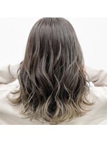 アライブ キチジョウジ(ALIVE Kichijoji)&nbsp;派手すぎない筋感のナチュラルバレイヤージュ