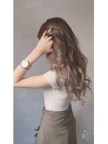 ヴィーナス 沼南店(Ve-nus) 巻き髪 ハイトーンアッシュ