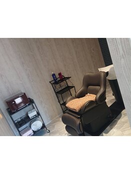 2席のみのプライベートサロンだから静かな空間で周りを気にせず、リラックスしながら施術が受けられます♪
