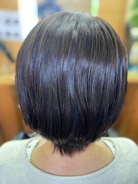 ニサブラ(Nisa Bula) 前下がりショートボブ