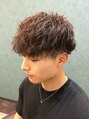 ヘアースペースシャルム (HAIR SPACE Charme)&nbsp;束感と動きのあるランダムなスパイラルパーマスタイルです。