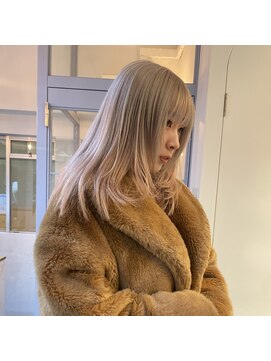 サヴィー(suvvy) ホワイトブロンド×レイヤーカット【福岡/天神】似合わせカット