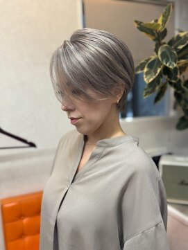 シルエット(silhouette) ショート／前下がりショート／ホワイトアッシュ／ブリーチ