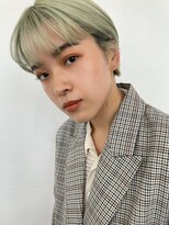 ショート　ペールグリーン　ハイトーンカラー