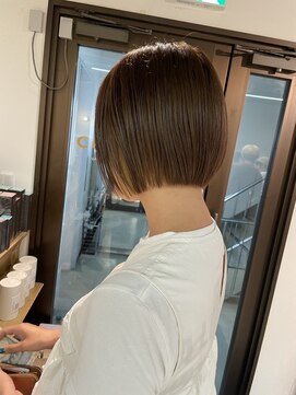 コワファースト長崎シャンプーボーイ 2nd(COIFF1RST 長崎 SHAMPOO BOY) ぱつっとボブ