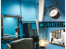 ボヌール(BONHEUR)の雰囲気（アンティーク調の内装は、細やかなところまで可愛い♪）