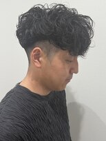 ヒュイル バイ ニアウ(Hwyl by Niau) メンズショートパーマルーズパーマスパイラルパーマ刈り上げ