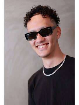 チルチェア 横浜(CHILL CHAIR) フェード×スパイラルパーマ×ラインアート<横浜/バーバー/床屋>