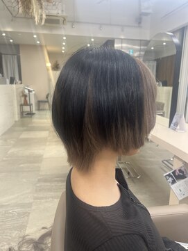 アヴァンス 箕面(AVANCE.) インナーカラーショートスタイル