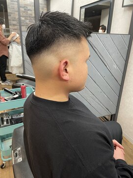 サニーズ バーバー(Sunny's barber) アップバングフェード