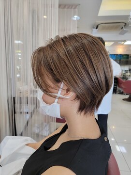 クオリス 赤塚店(QUALIS) 大人可愛い20代30代40代黒髪前下がりショートボブ丸みショート