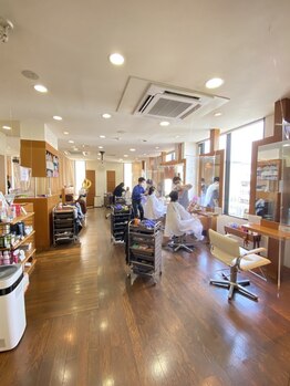 ナチュラルヘアーラックの写真/お客様の笑顔が溢れる空間で、あなたのなりたい姿を叶えます☆初めての方もお気軽にお越しください♪