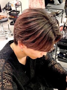 シエラ 堀江(CIERA.) スキンフェードセンター分けマッシュウルフフェードカット