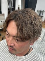 ザデイトウキョウ 表参道 青山(THE DAY TOKYO)&nbsp;MEN'S HAIR/波巻きツイストスパイラル/金メッシュ/表参道駅