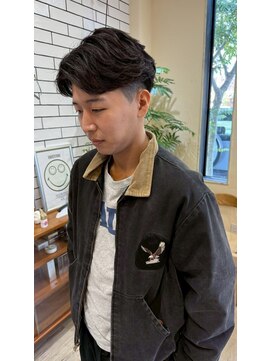 シフト(SHEEFT) 韓国系センターパートマッシュハイライト顔周りカット