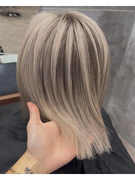 ロカフェローズ 横浜 桜木町(LOCA FELLOWS) ホワイトベージュ.バレイヤージュ/関内.桜木町
