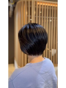 イゾラ(isola) 襟足のもたつき解消！スッキリ美フォルムショート｜西千葉