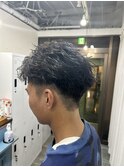 直毛でも動きがでる［ツイストパーマ］