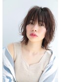 顔周りレイヤーで毛先の動きがあるスタイル