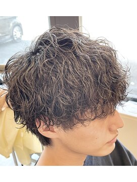 バーン(Boum.) ちょいウルフマッシュ×波巻きパーマ