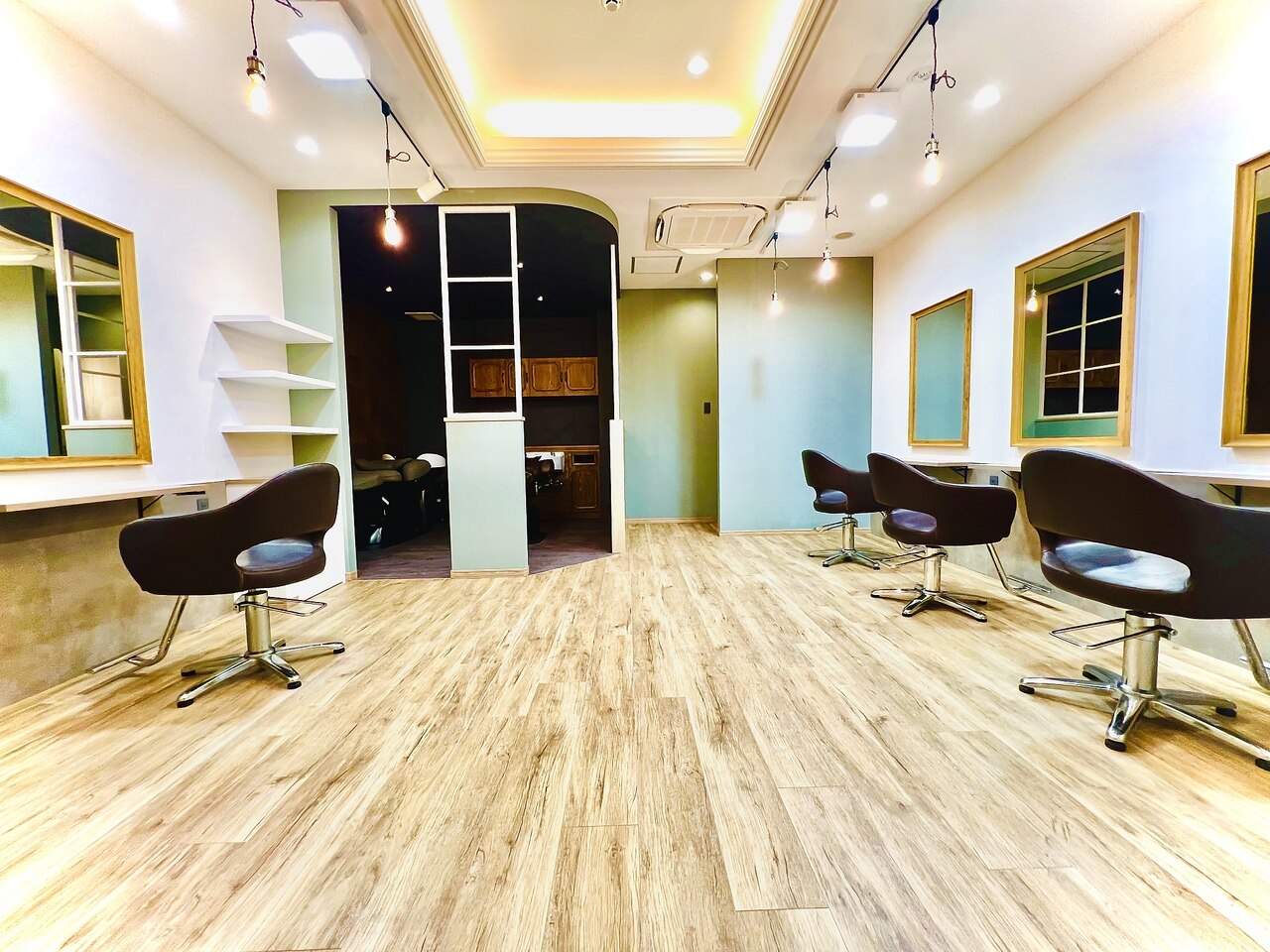 美容室木製店舗カウンター 淡いクリーム色【本日限定最終値下げ】 サツキ(SATSUKI)｜ホットペッパービューティー