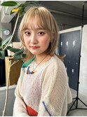 ミディアムウルフレイヤースタイルミルクティベージュブロンド