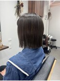 顎下切りっぱなしボブ